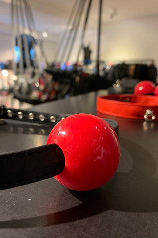 Selfdelve Knebel rot