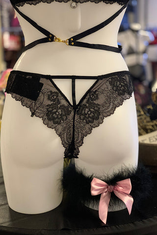 Daisy String mit Bändern und Spitze