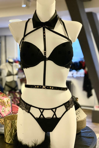 Daisy String mit Bändern und Spitze